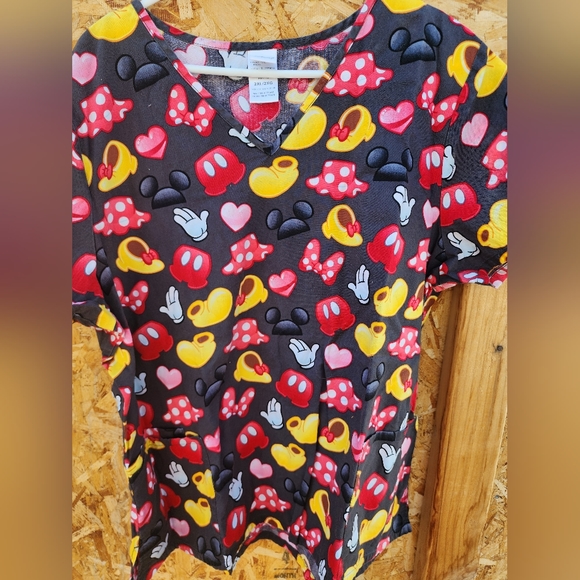 Scrub top - Picture 1 of 2